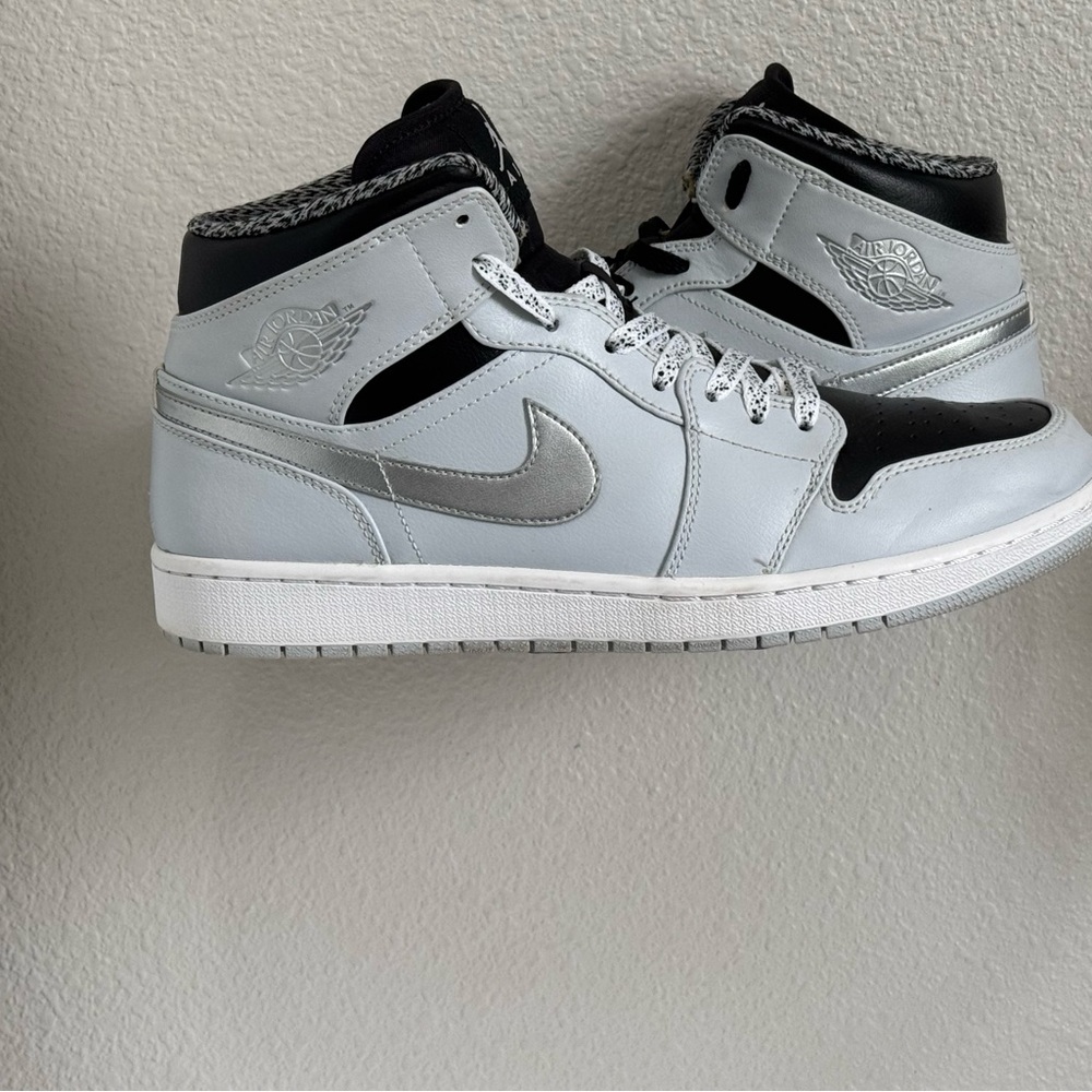 Jordan Men's Shoes in Black and Gray